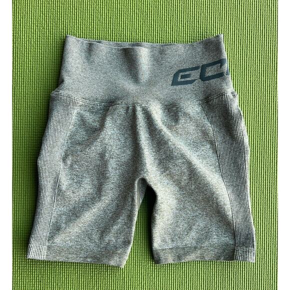 ECHT Arise Scrunch Green Legging Athletic Shorts Size Medium Gym Wear - Picture 1 of 10